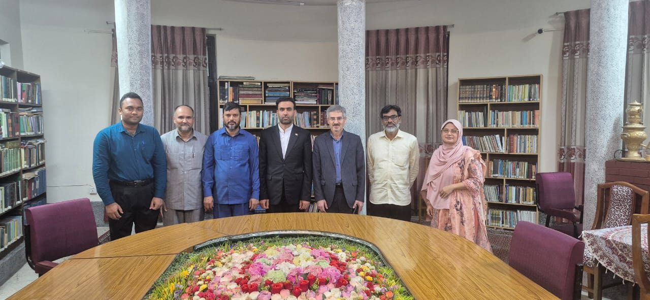  ইরান সাংস্কৃতিক কেন্দ্রের সহকর্মীদের সাথে বাংলাদেশে নবনিযুক্ত ইরানি কালচারাল কাউন্সেলর জনাব মাহদি মৌলায়ী আরানির এক মত বিনিময় সভা অনুষ্ঠিত হয় 